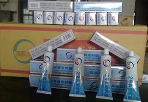 本產(chǎn)品是由潤(rùn)滑油基礎(chǔ)油經(jīng)精餾、稠化并加入適量的添加劑，再經(jīng)后處理后制得。本產(chǎn)品主要用作真空系統(tǒng)的活動(dòng)部分和可拆卸部分的密封和潤(rùn)滑。1、2、3號(hào)適用于30℃條件下使用，4號(hào)最高使用溫度可達(dá)120℃，可用